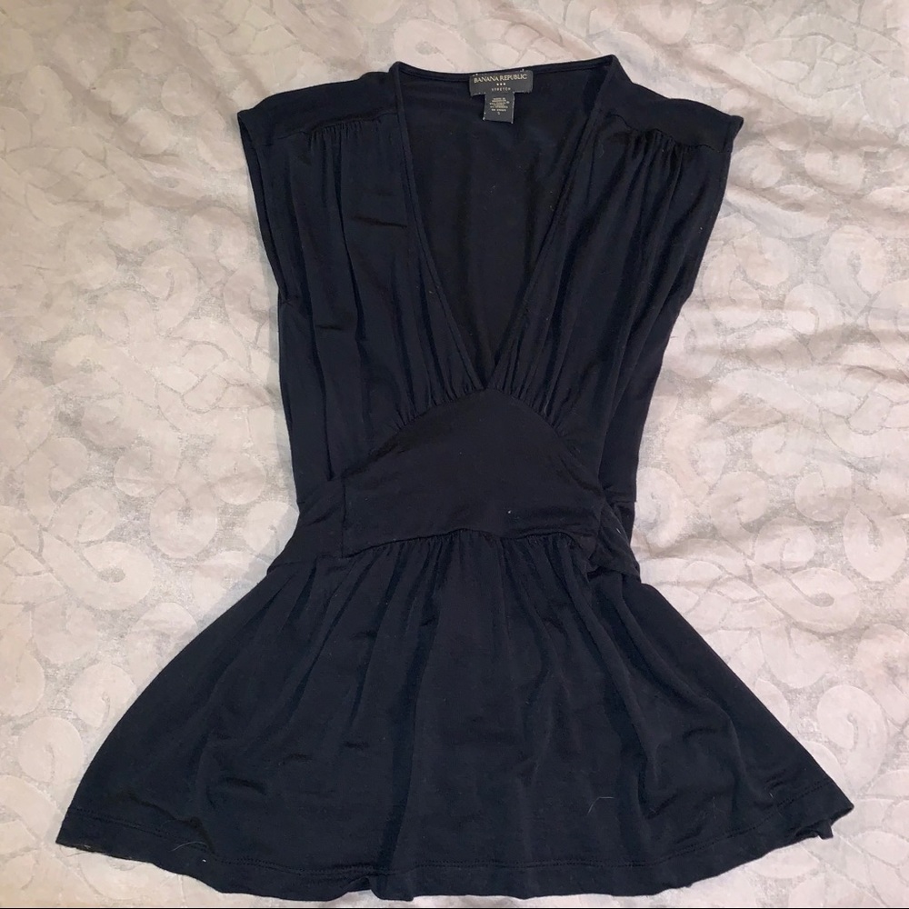 Banana Republic V-neck tie-waste top